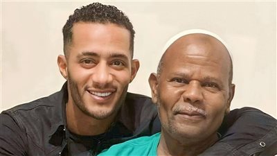 السفير الحبيب النوبي يعزي محمد رمضان في وفاة والده