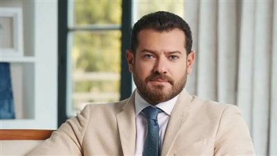 بعد عرضه في الرياض.. عودة عمرو يوسف مصر لعرض فيلم السلم والثعبان 