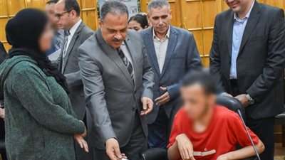 محافظ الشرقية يسلم عقود عمل لـ  ذوي الهمم بشركات القطاع الخاص