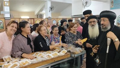 أسقف السويس يتفقد معرض 