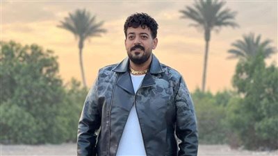 شالوها على إيدهم.. سقوط شيماء سعيد أثناء جنازة اسماعيل الليثي 