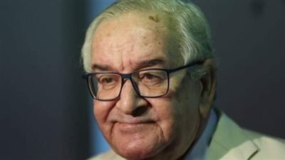 بطريقة أحمد سعد.. المخرج محمد عبد العزيز يمازح حضور افتتاح مهرجان القاهرة 
