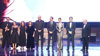 وزير الثقافة يفتتح فعاليات الدورة الـ46 لمهرجان القاهرة السينمائي الدولي ويكرم خالد النبوي 