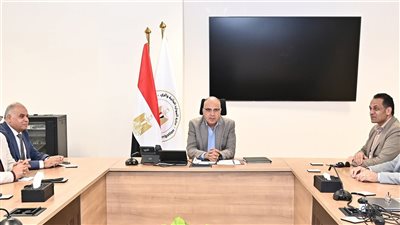 وزير الموارد المائية والري يتابع موقف المشروع القومي لضبط النيل