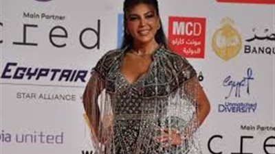 كنت ناوية أطلع عمرة.. ريهام حجاج تؤجل رحلة العمرة لحضور مهرجان القاهرة 