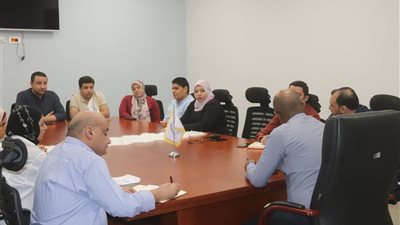 الرعاية الصحية بمحافظة السويس تعقد الأجتماع التوجيهى اليومى لمديري الإدارات