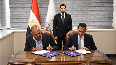  وزير الشباب والرياضة يشهد توقيع بروتوكول تنظيم بطولة العالم للسباحة بالزعانف للجامعات