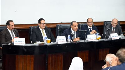 وزير الخارجية يلتقى طلاب كلية الاقتصاد والعلوم السياسية بجامعة القاهرة