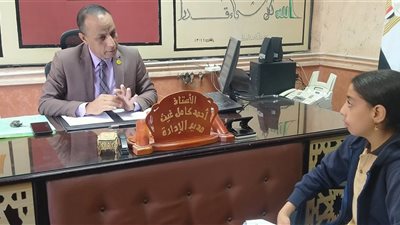 أحمد غيث: الصحافة المدرسية مصنع للوعي.. واستقبال مميز لطالبات المجمع التعليمي 