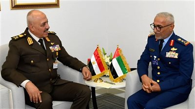 الفريق أحمد خليفة  يعود إلى أرض الوطن عقب مشاركته فى فعاليات معرض 