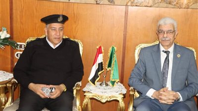 رئيس جامعة المنوفية يلتقى نائب مدير أمن المنوفية لتوفير غرف مؤمّنة بالمستشفيات الجامعية 