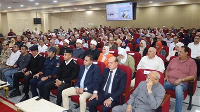 محافظ السويس يلتقي باجهزتة التنفيذية لبحث عدد من الملفات المهمه