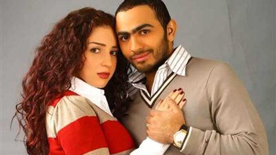 بعد وعكته الصحية.. مي عز الدين توجه رسالة لـ تامر حسني 