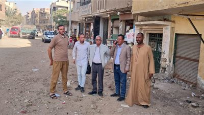 رئيس مدينة أبو النمرس يقوم بإزالة التعديات تمهيدًا لرصف شارع علي سلامة 