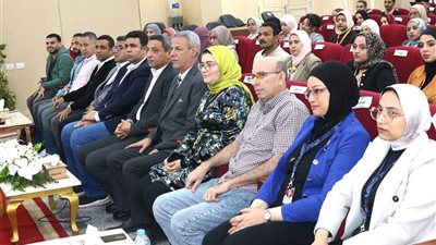 محافظ السويس يستقبل وفد كلية آداب أسيوط