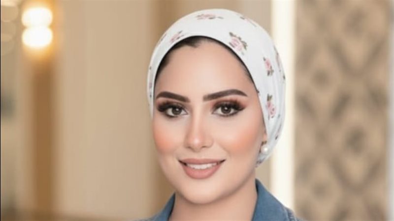 الإعلامية زينب