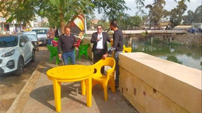 رئيس مركز ومدينة كفر صقر يزيل إشغالات الكافيهات  الموجوده على كورنيش 