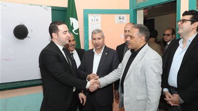 محافظ الشرقية يتفقد لجان انتخابات مجلس النواب بمدينة الزقازيق ويشيد بإقبال المواطنين