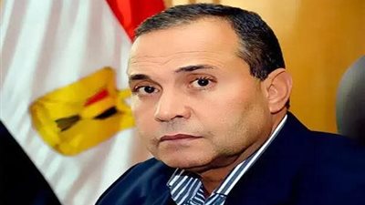 محافظ الإسماعيلية أكرم جلال ينعي اللواء أحمد القصاص محافظ الإسماعيلية الأسبق
