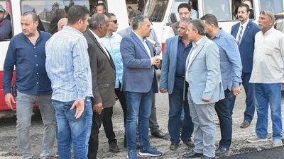 محافظ الشرقية يتفقد أعمال الرصف والتطوير الجارية بشارع سعد زغلول بمدينة الزقازيق
