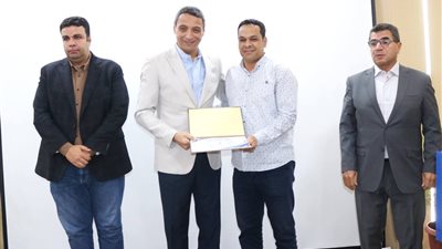 محافظ السويس يكرم  مفتشي التموين تقديرًا لجهودهم في التصدي لمحاولات الغش