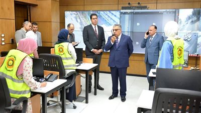 محافظ الدقهلية يتفقد مركز الشبكة الوطنية للطوارئ والسلامه العامه