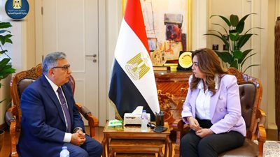 وزيرة التنمية المحلية تبحث مع محافظ الدقهلية المشروعات الخدمية بالمحافظة 