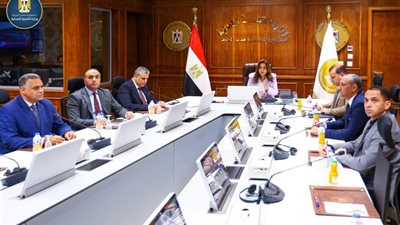 وزيرة التنمية المحلية تتابع منظومة المتغيرات المكانية بالمحافظات
