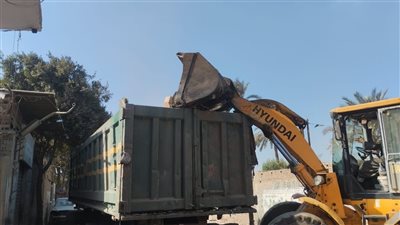 محمد سمير يتابع حملة نظافة لطرق ومداخل قرى المنوات وطموه بالجيزة