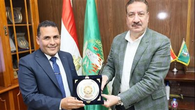 محافظ المنوفية يلتقى وفد كلية الطب البيطرى بجامعة مدينة السادات