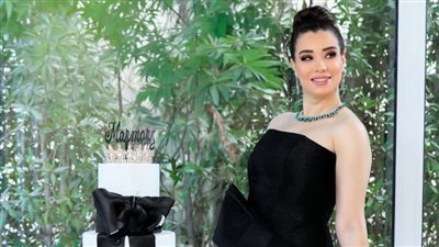بفستان أسود.. مروة صبري تحتفل بعيد ميلادها بعد إثارتها الجدل