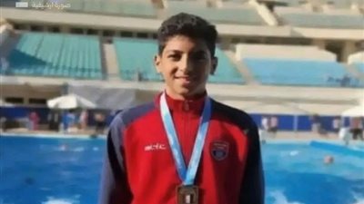  مدير الرياضة ببورسعيد يتلقى العزاء في يوسف محمد ضحية بطولة الجمهورية للسباحة