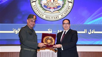 الأكاديمية العسكرية المصرية تنظم حفل إنتهاء دورة تعايش طلبة جامعة القاهرة بالأكاديمية 