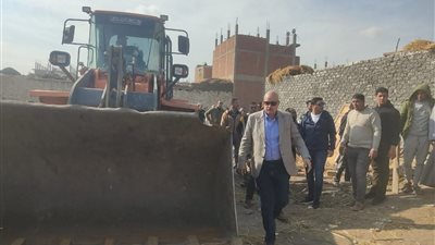 الأجهزه التنفيذية بالشرقية توجه ضرباتها الرادعة لإزالة كافة تعديات البناء المخالف بأبوحماد