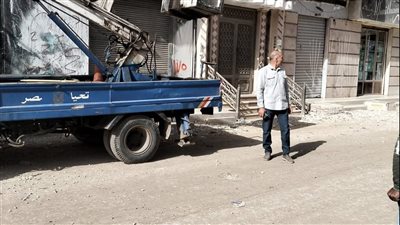 الدكتور احمد المقدم يقود حملة لإزالة الإعلانات غير المرخصة بمدينة كفر صقر
