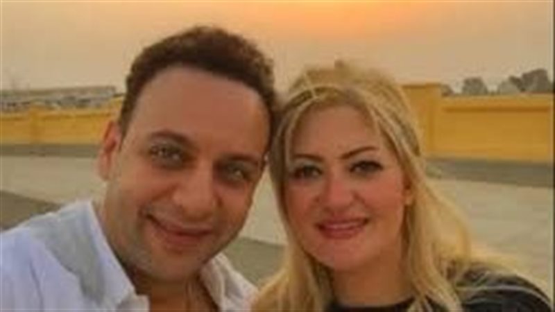 مصطفى قمر وزوجته