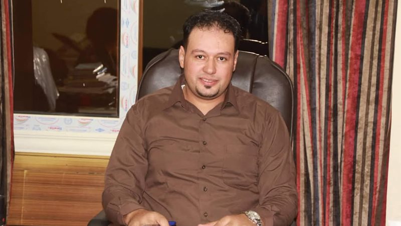 الكاتب الصحفي عماد