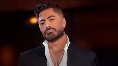احتفالاً بنجاح حملته الإعلانية.. أول ظهور لـ تامر حسني 