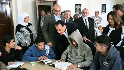 رئيس الوزراء يتفقد مكتبة مصر العامة بشبين القناطر