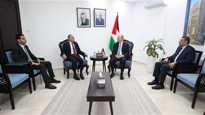 سفير مصر في رام الله يلتقي رئيس الوزراء الفلسطيني لبحث أوضاع غزة