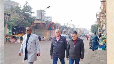 رئيس حى أول الزقازيق يتفقد منطقة حلقه السمك لعدم التعديات على الطريق