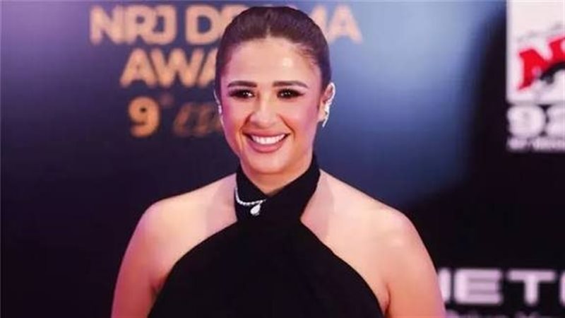 ياسمين عبد العزيز
