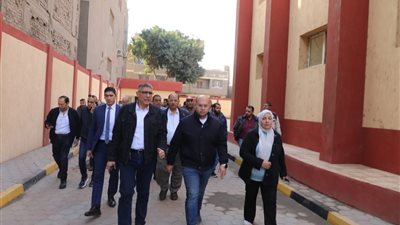 محافظ الجيزة: يقف على تنفيذ 3 محطات رفع صرف صحي بحي جنوب 