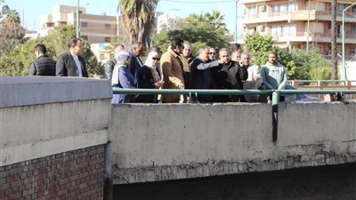 محافظ الشرقية يعاين جسر بحر مويس ويوجه بإقامة حائط ساند