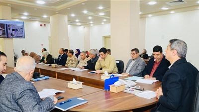 محافظ السويس يترأس إجتماع لجنة البت لتقنين أوضاع الأراضي والمباني