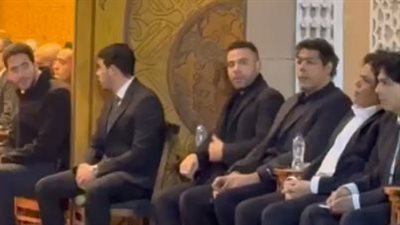 بغياب عادل إمام.. نجوم الفن يقدمون واجب العزاء في شقيقته