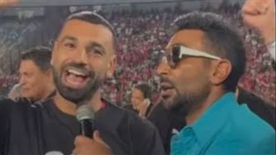 أحمد سعد يهدي محمد صلاح أغنية دعم  : حبك محفور في قلبنا