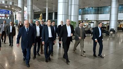 عقب عودته من بيروت:رئيس الوزراء يبدأ جولة تفقدية موسعة بمطار القاهرة الدولي