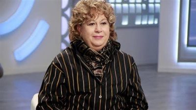 بوصفها الجميلة المحترمة.. نادية الجندي تنعي عائلة سمية الألفي 