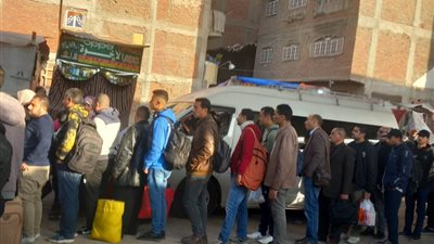 تكدس وزحام بموقف المرج للسخنة ومواطنون يشكون من زيادات عشوائية في الأجرة